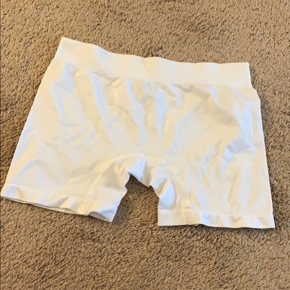 ACTIVE BASICS SHORTS. New without tag. - Picture 3 of 5